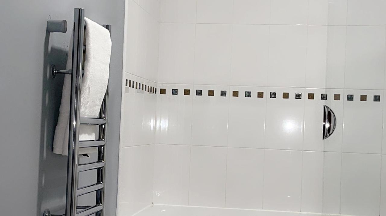 Luxury 1 Bed Apartment With Parking Манчестер Екстер'єр фото